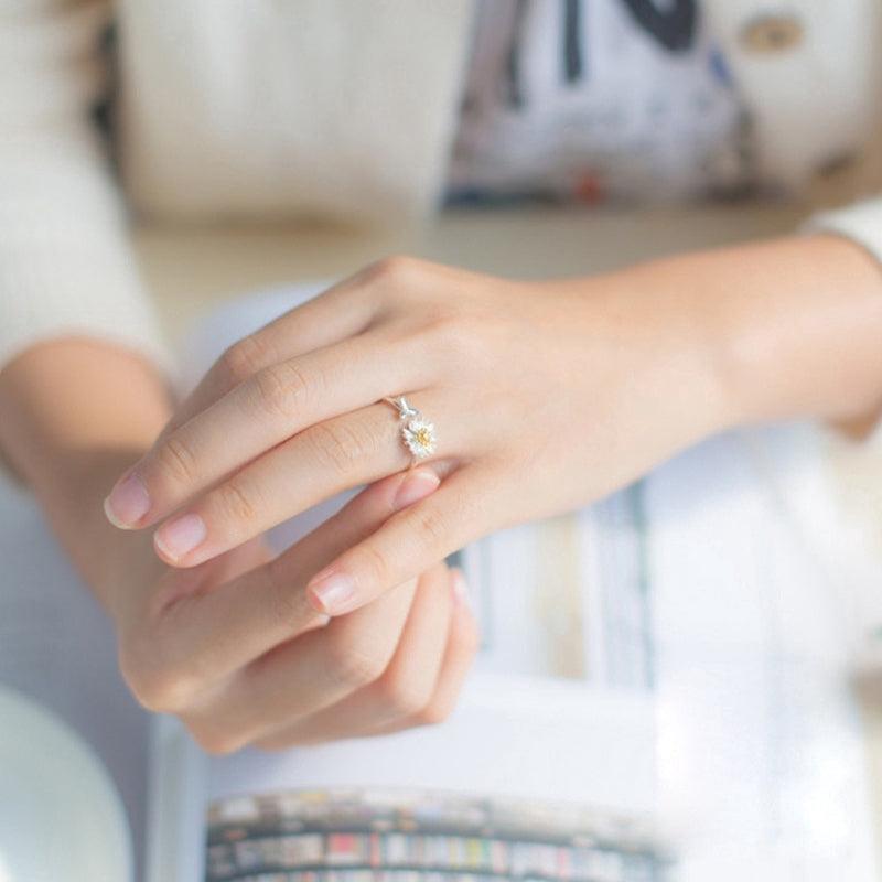 Daisy Flower Ring - Pura Jewels