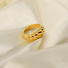 Ella Croissant Ring - Pura Jewels