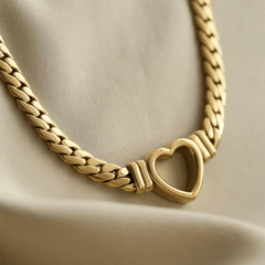 Collar de eslabones de corazón de oro